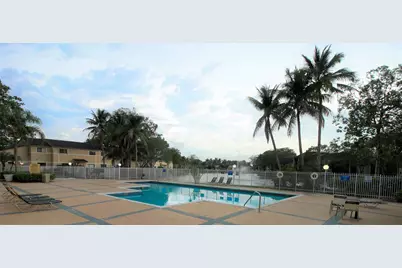 9477 Palm Circle N, Pembroke Pines, FL 33025 - Photo 2