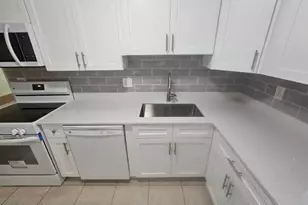 959 SE 2nd Ave, Deerfield Beach, FL 33441 - Photo 2