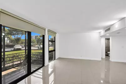 20400 W Country Club Drive #118, Aventura, FL 33180 - Photo 12