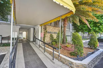 20400 W Country Club Drive #118, Aventura, FL 33180 - Photo 2