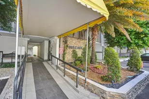 20400 W Country Club Dr, Aventura, FL 33180 - Photo 2
