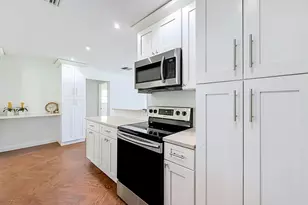 813 SW 5th Ct, Boynton Beach, FL 33426 - Photo 4