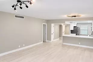 3900 Oaks Clubhouse Dr, Pompano Beach, FL 33069 - Photo 4