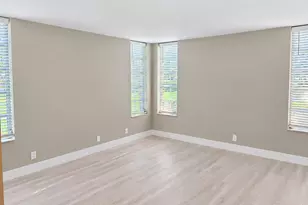 3900 Oaks Clubhouse Dr, Pompano Beach, FL 33069 - Photo 10