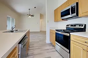 2052 SE Heathwood Cir, Port Saint Lucie, FL 34952 - Photo 10