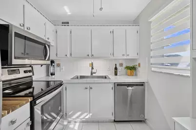 324 Chatham P #324, West Palm Beach, FL 33417 - Photo 2