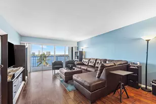 3040 Lake Shore Dr, Riviera Beach, FL 33404 - Photo 12