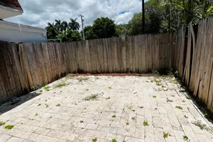 10710 NW 7th St, Miami, FL 33172 - Photo 12
