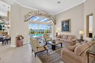42 Windward Isle, Palm Beach Gardens, FL 33418 - Photo 4