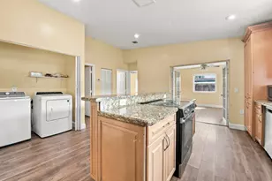 6824 SW 5th St, Pembroke Pines, FL 33023 - Photo 6