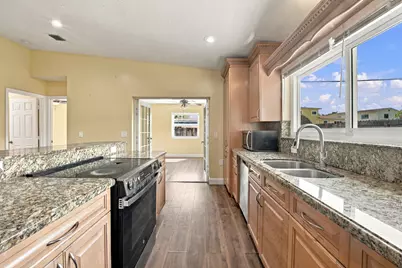 6824 SW 5th Street, Pembroke Pines, FL 33023 - Photo 4