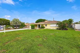 213 NE 24th Ct, Boca Raton, FL 33431 - Photo 2