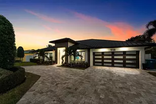 918 SW 28th Ave, Boynton Beach, FL 33435 - Photo 2