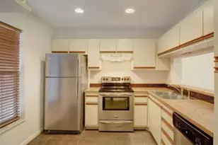 2584 NW 89th Dr, Coral Springs, FL 33065 - Photo 4