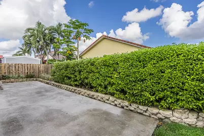 7461 NW 167th Terrace, Hialeah, FL 33015 - Photo 40
