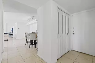 137 Golden Isles Dr, Hallandale Beach, FL 33009 - Photo 24