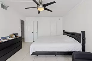 137 Golden Isles Dr, Hallandale Beach, FL 33009 - Photo 28