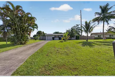 446 E Shadyside Circle, West Palm Beach, FL 33415 - Photo 1