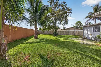 446 E Shadyside Circle, West Palm Beach, FL 33415 - Photo 4