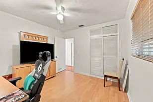 8670 NW 19th St, Pembroke Pines, FL 33024 - Photo 28
