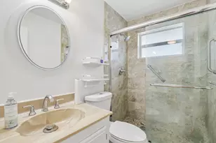 8400 Lagos De Campo Blvd, Tamarac, FL 33321 - Photo 16