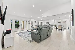 8928 Escondido Way E, Boca Raton, FL 33433 - Photo 4