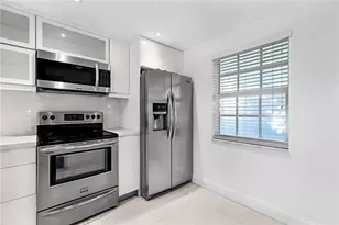 605 Oaks Dr, Pompano Beach, FL 33069 - Photo 4