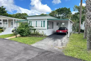 522 Hibiscus Dr, Deerfield Beach, FL 33442 - Photo 1