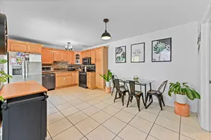 824 Springdale Cir, Palm Springs, FL 33461 - Photo 6