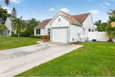 9 Cedar Circle, Boynton Beach, FL 33436 - Photo 2