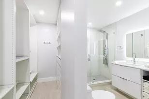 19421 NE 18th Ct, Miami, FL 33179 - Photo 14