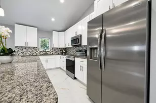 1749 SE Vesthaven Ct, Port Saint Lucie, FL 34952 - Photo 10