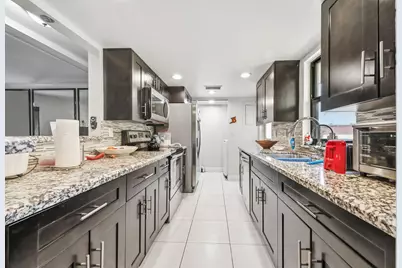 7903 NW 69th Avenue, Tamarac, FL 33321 - Photo 10