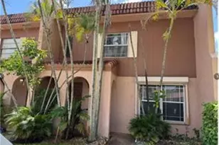 25 Laredo Pl, Davie, FL 33324 - Photo 2