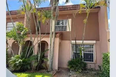 25 Laredo Place, Davie, FL 33324 - Photo 2