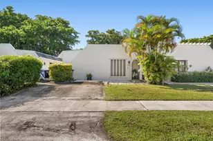 820 SW 12th Pl, Fort Lauderdale, FL 33315 - Photo 2