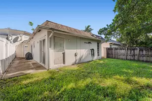 820 SW 12th Pl, Fort Lauderdale, FL 33315 - Photo 4