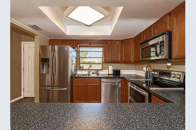 400 18th Street #F8, Vero Beach, FL 32960 - Photo 6