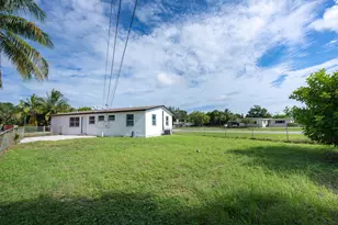 1420 9th St, Lake Park, FL 33403 - Photo 4