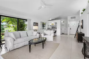 526 Club Dr, Palm Beach Gardens, FL 33418 - Photo 4