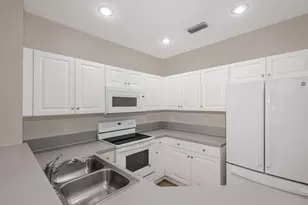 204 SW 120th Ave, Pembroke Pines, FL 33025 - Photo 12