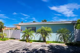 898 SE 2nd Pl, Deerfield Beach, FL 33441 - Photo 2