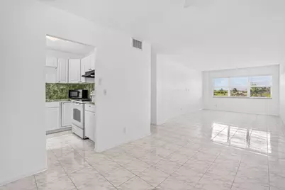 2555 NE 11th Street #404, Fort Lauderdale, FL 33304 - Photo 4