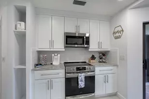 6 Lexington Ln E, Palm Beach Gardens, FL 33418 - Photo 16