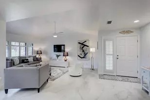 6 Lexington Ln E, Palm Beach Gardens, FL 33418 - Photo 6