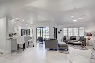 6 Lexington Ln E, Palm Beach Gardens, FL 33418 - Photo 2