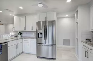6 Lexington Ln E, Palm Beach Gardens, FL 33418 - Photo 12