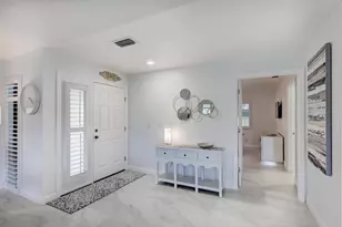 6 Lexington Ln E, Palm Beach Gardens, FL 33418 - Photo 4