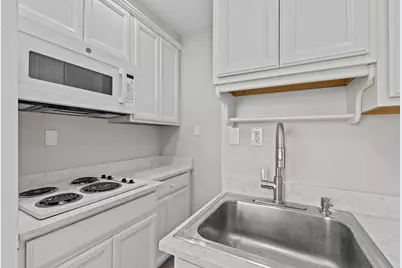 128 E Central Boulevard, Lantana, FL 33462 - Photo 12