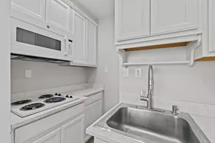 128 E Central Blvd, Lantana, FL 33462 - Photo 12